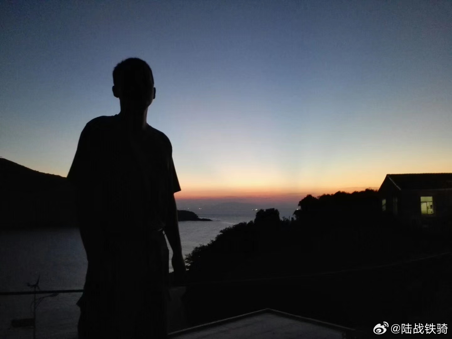 天下虽安，忘战必危。岁月静好，因为有你。早安，中国军人[鲜花]#我是老兵##你好