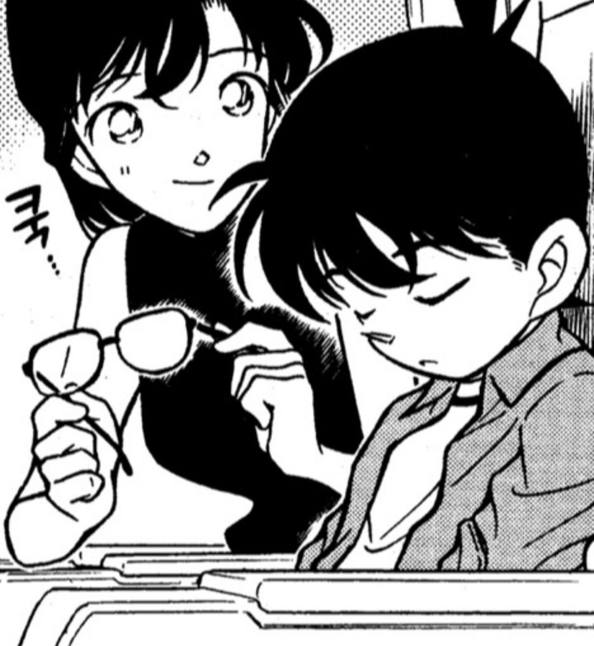 9590漫画里很喜欢的一格：替在身边熟睡的小羊摘下隐藏秘密的眼镜 露露看到的是年