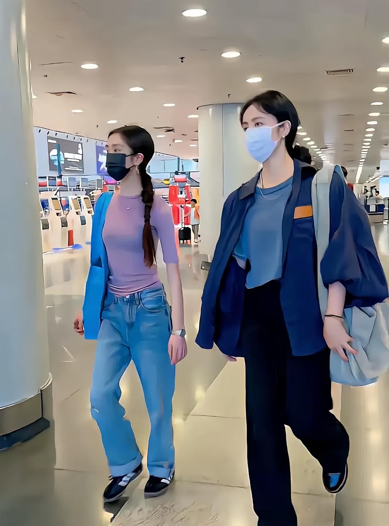 近日，黄磊的大女儿黄多多从国外放假回来，与孙莉一起现身机场的画面。

19岁的黄