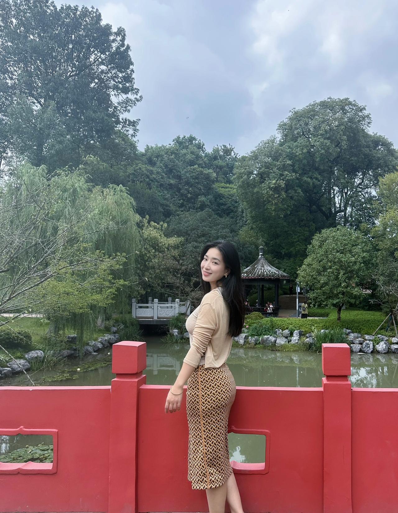 是故乡，是小时候常常玩耍的地方。
 “此情可待成追忆，只是当时已惘然”
