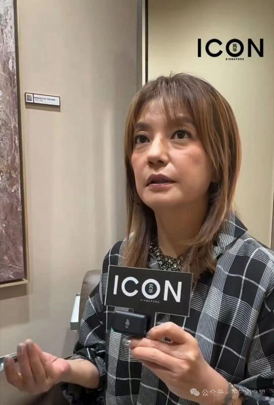 销声匿迹很久，今天在新加坡露面了。刊出她是谁了吗？ ​​​
