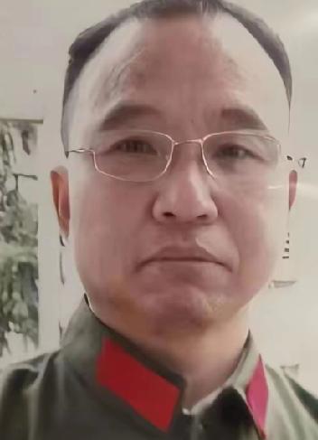 两次滑落的裹尸袋，撕开生死边界：他昏迷78天，睁眼第一句看哭国人
 
谁也没想到