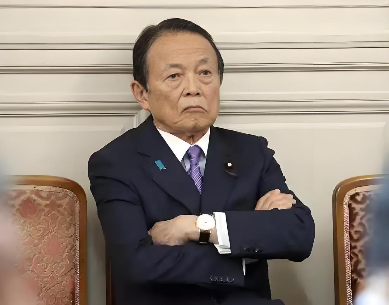 日本女首相高市早苗的长相被吐槽，看一下她的副总裁麻生太郎，不是一家人不进一家门。
