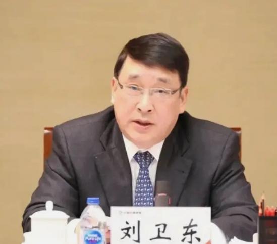 别急着造航母，先去查仓库！

刘卫东倒了，余震还没停下，现在必须把全国军火库翻个