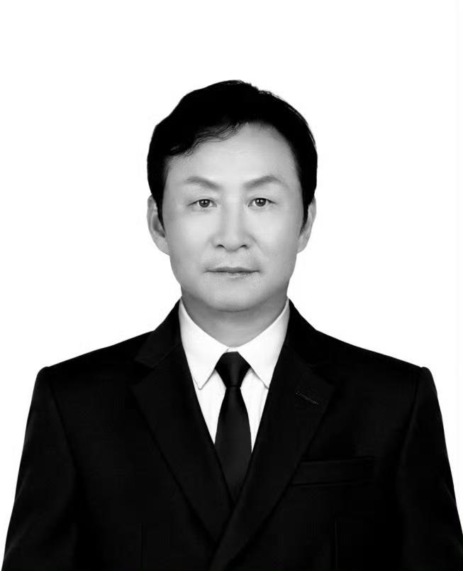 “那个创办《快乐大本营》的人走了”——消息一出，朋友圈齐刷刷刷出“童年再见”四个