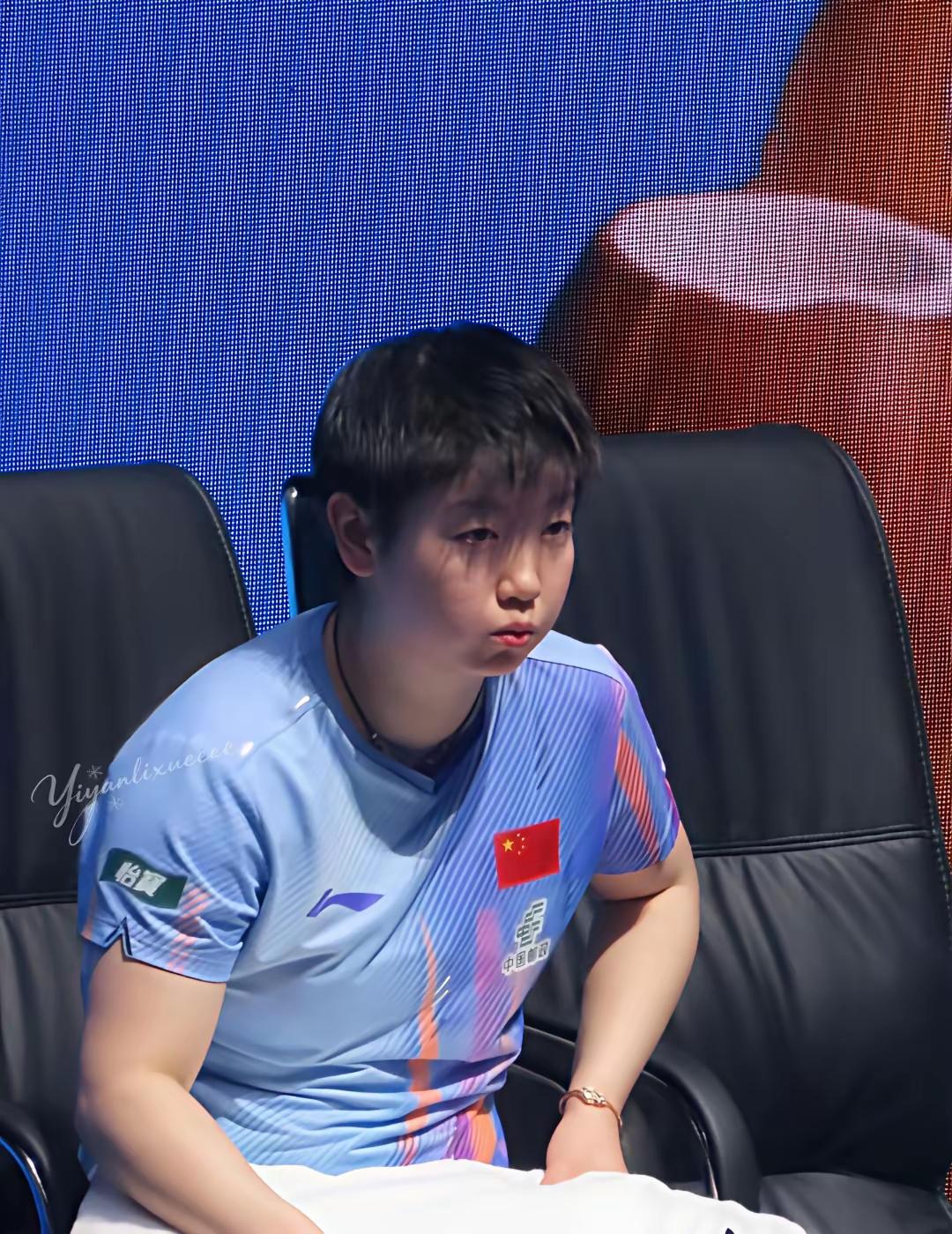 请问：
莎莎在想什么？
莎莎在想：
我要变得
可爱
可爱
更可爱……

问一下：