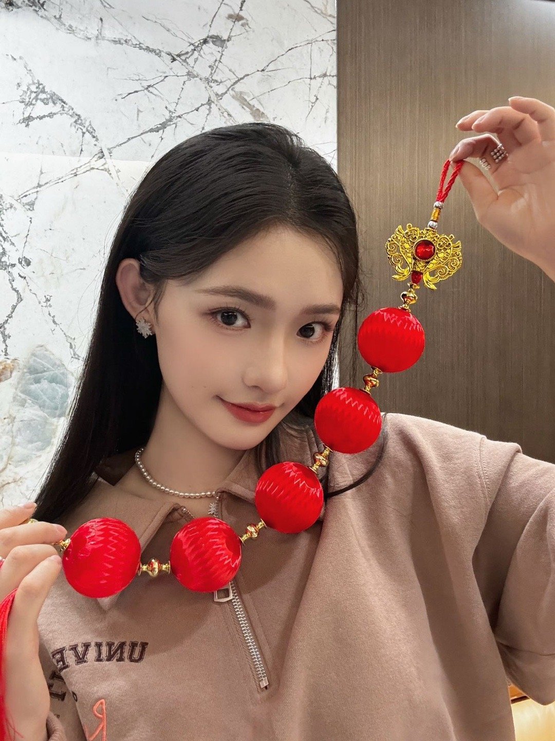 #林允剧组过年三件套##林允演我过年# 林允过年三件套不就是我的过年真实写照吗，