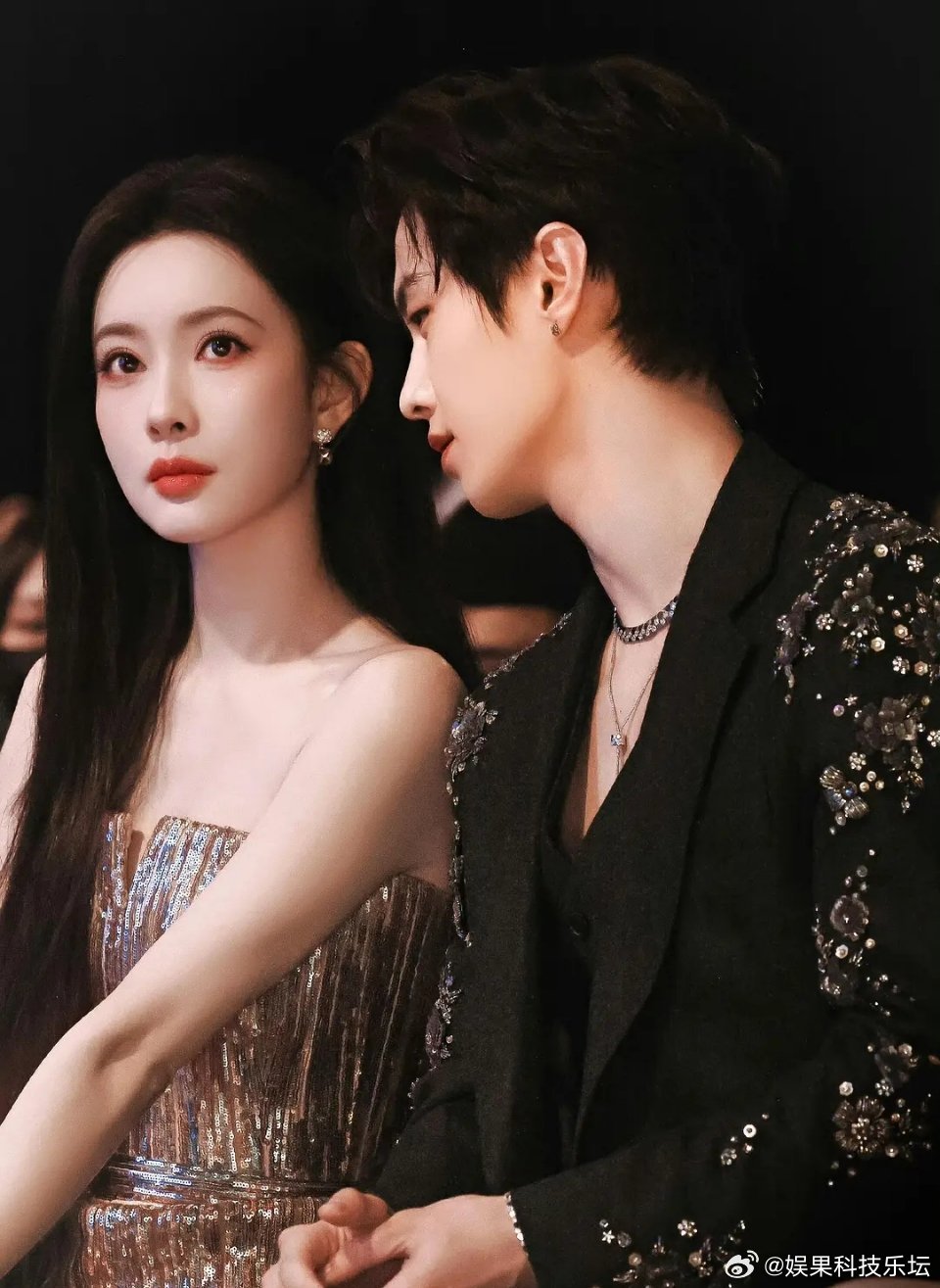 何与这侧脸比李昀锐的还上镜 