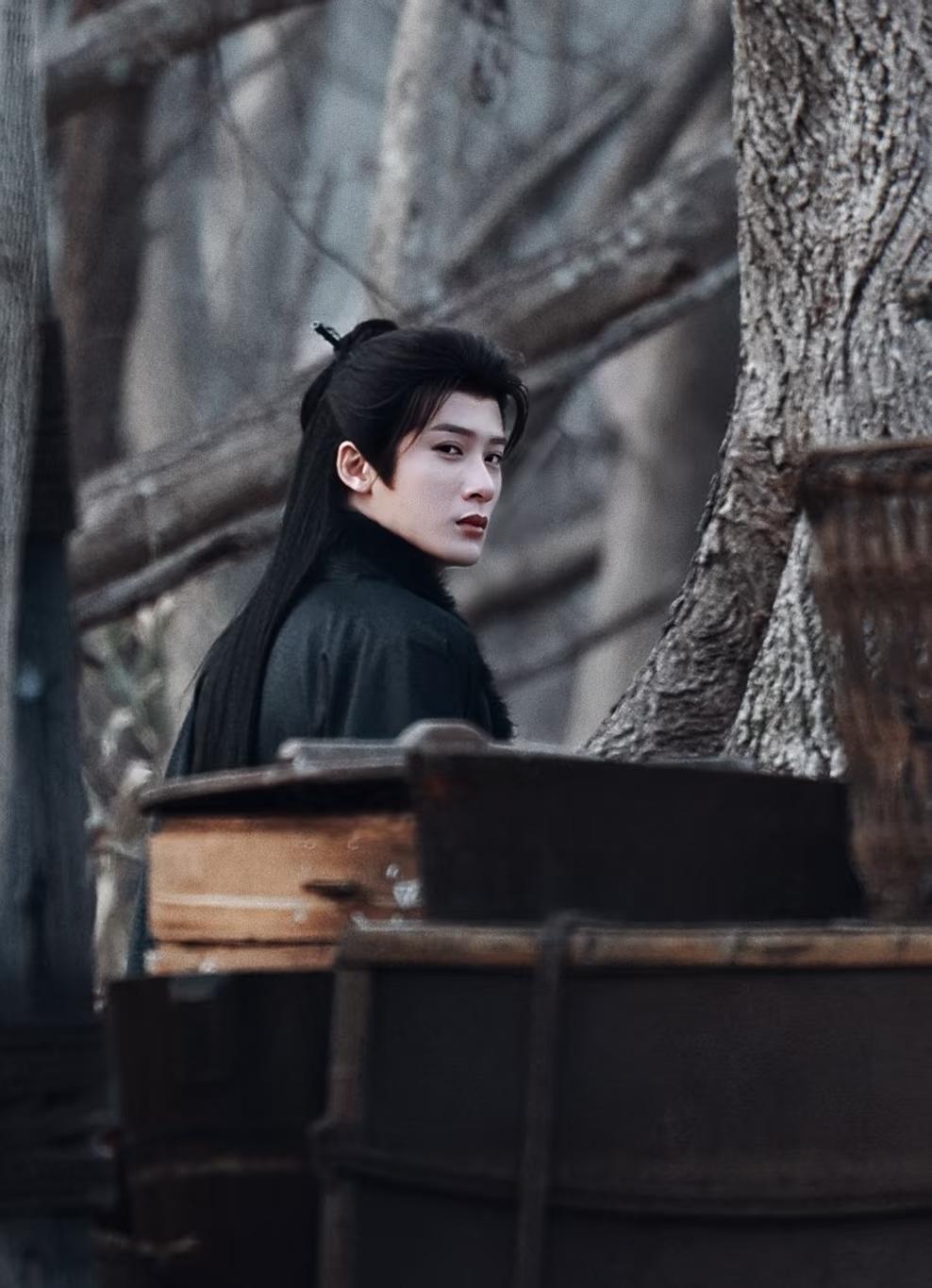 以前还看到好多人说《何不同舟渡》的路透太多了，担心到时候看剧没有新鲜感了，我觉得