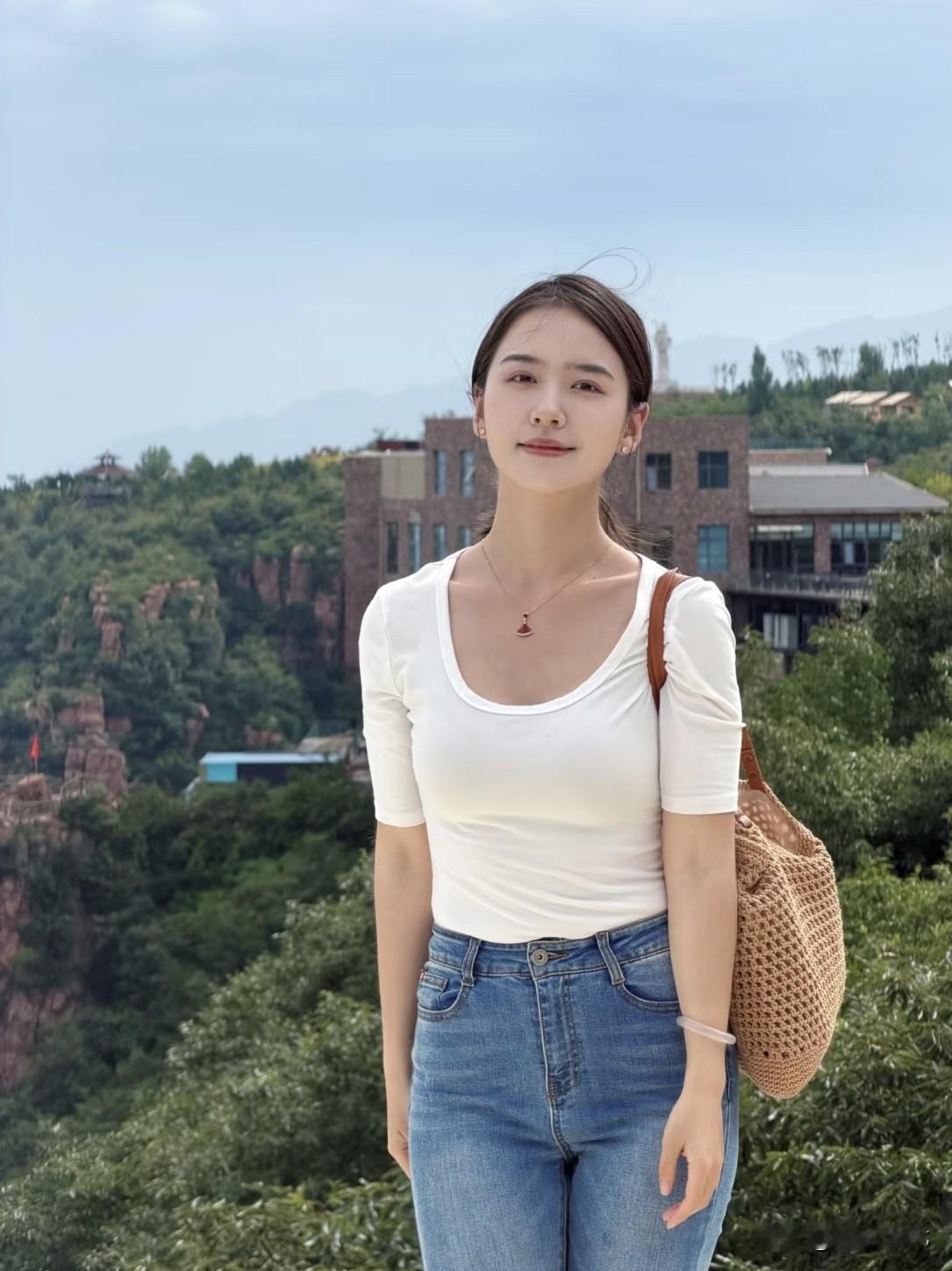 蓝天白云，还有可爱的小鹿女人最耐看的长相是什么样的
