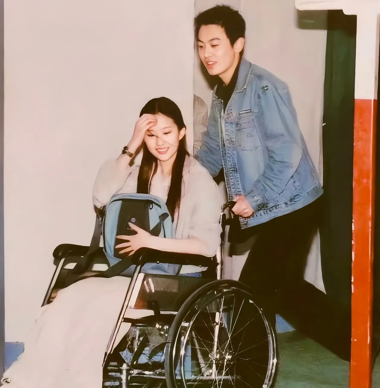 13年前，刘亦菲参加北电同学朱亚文婚礼的画面2013年，朱亚文与沈佳妮举行婚礼，