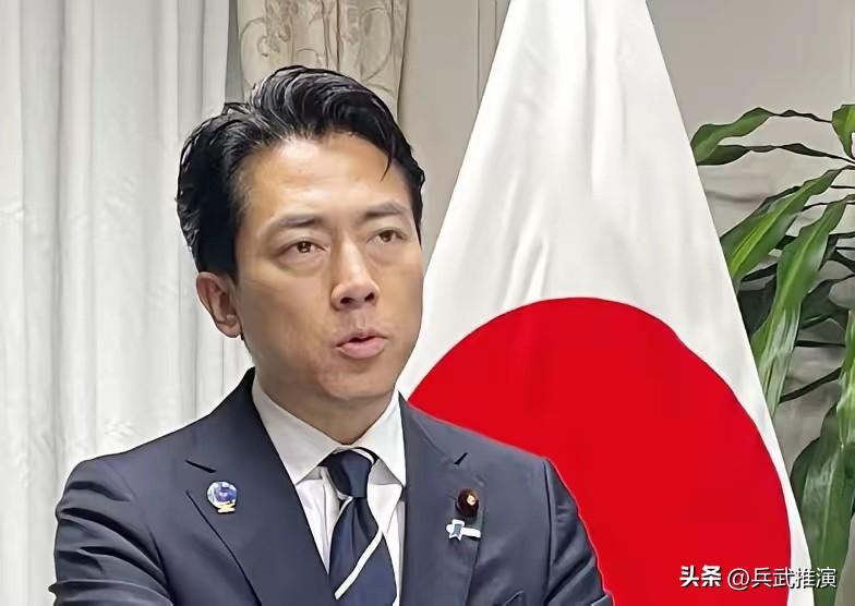 被堵门口，日本怕了！

7月19号那天，中国和俄罗斯一共4艘军舰，在冲之鸟那块海