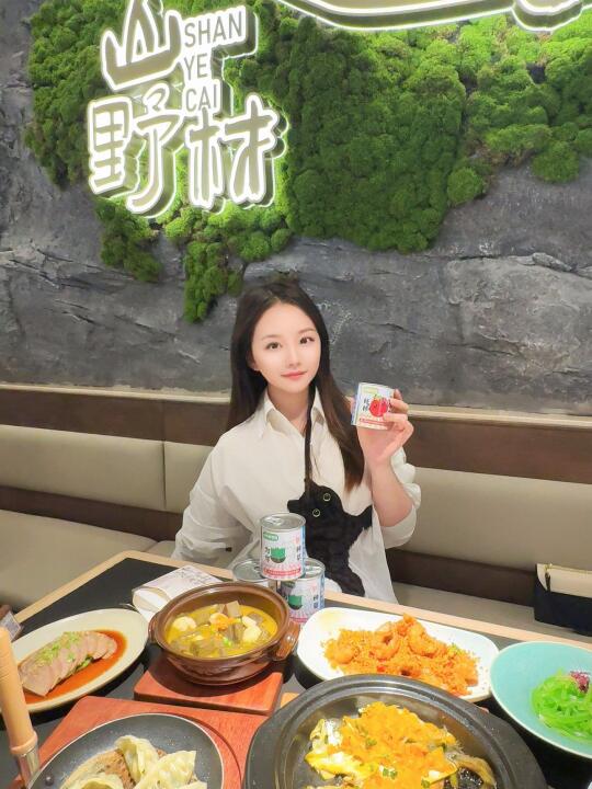 五一来环宇MAX吃砂锅料理山野菜！一整个鲜掉