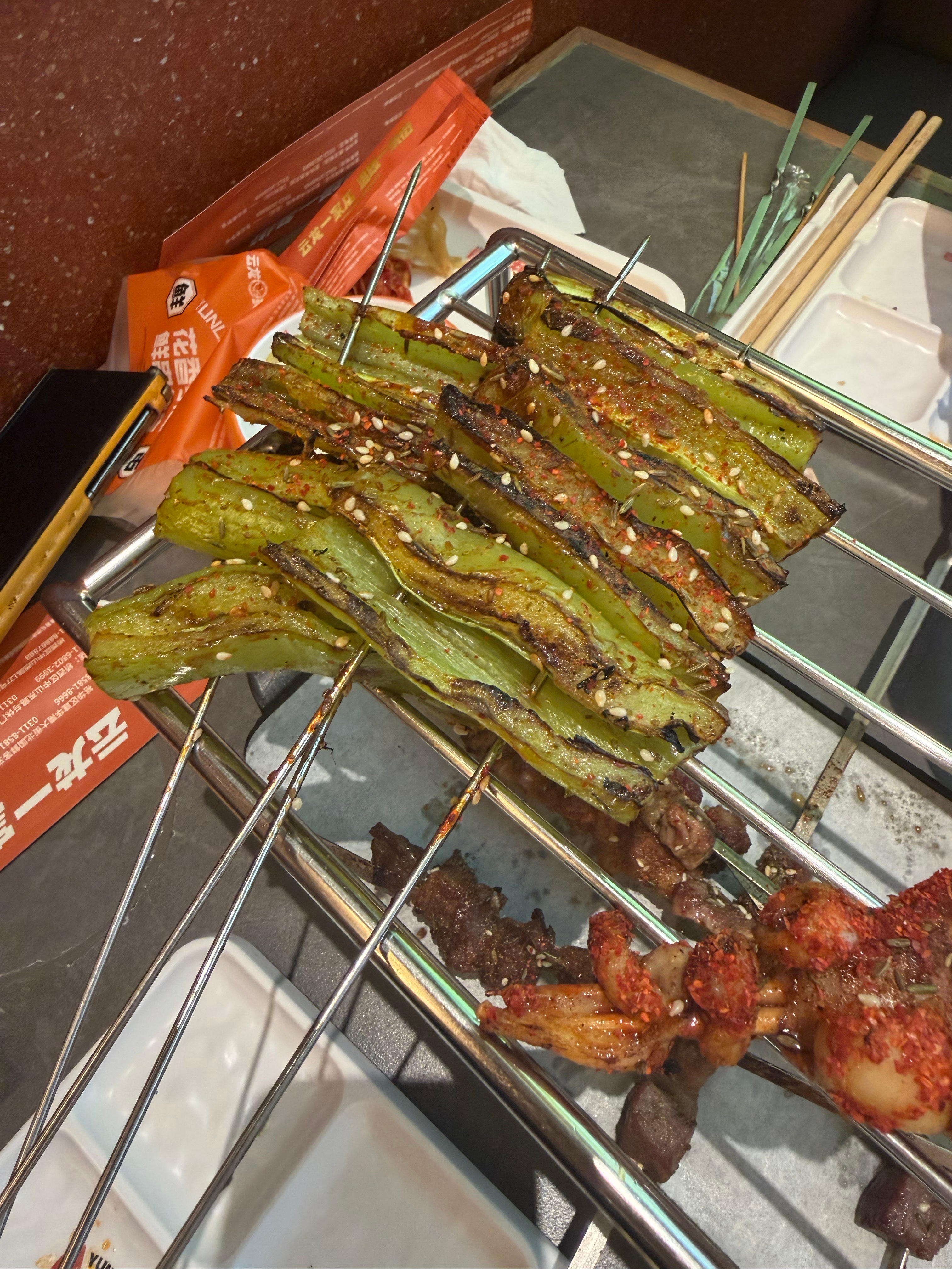 你们吃烤串的时候，有什么固定搭配么？我是这三样！黄瓜 土豆和尖椒