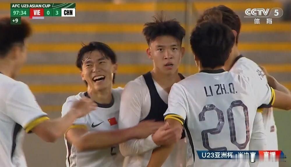 祝贺U23国足创造历史，打进决赛！汪钰栋打进第三球，3：0完胜越南队！这场比赛越