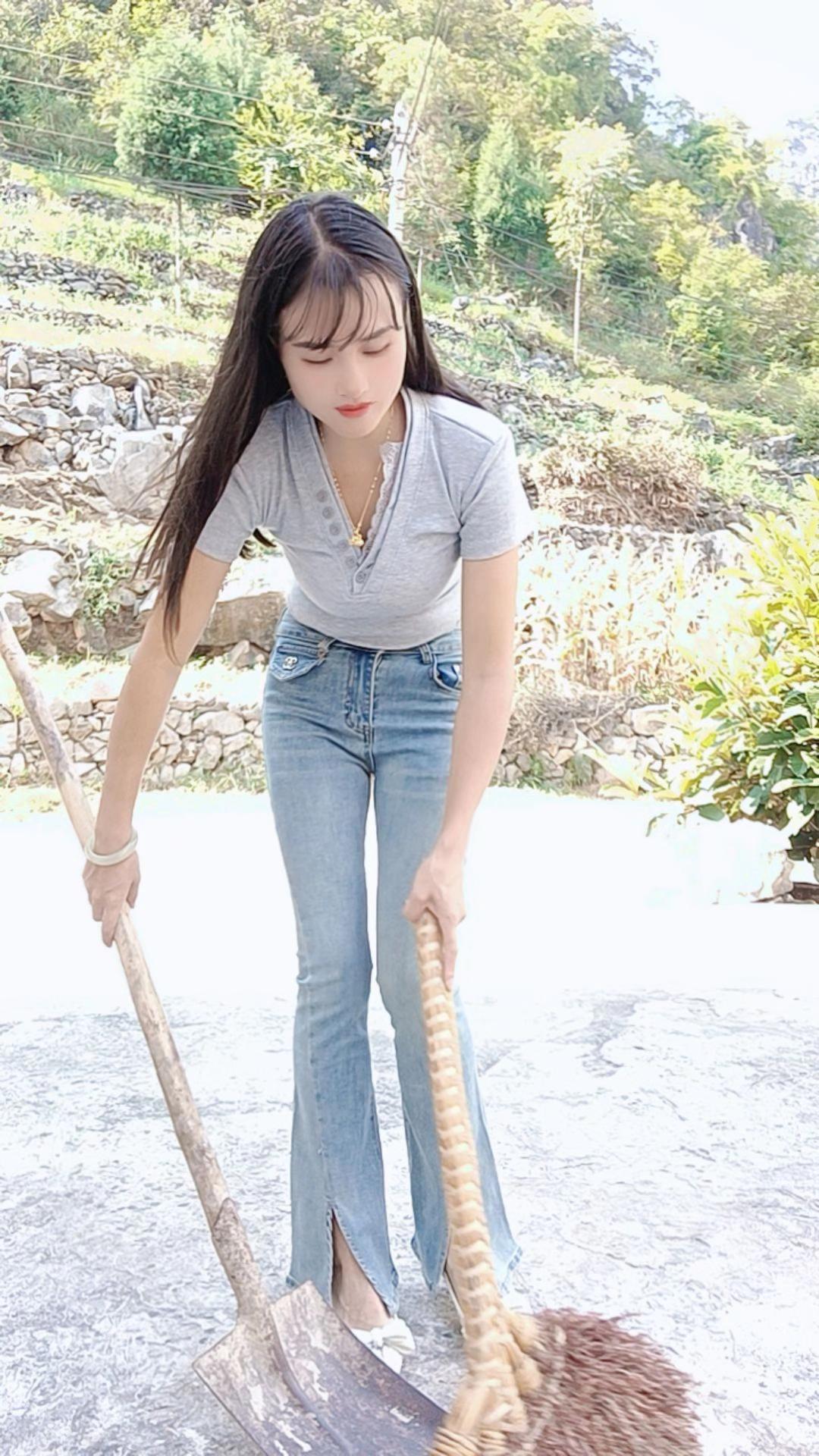 很想被爱的人，是因为这辈子。做什么都一个人。虽说有个可以靠的人。但最终...