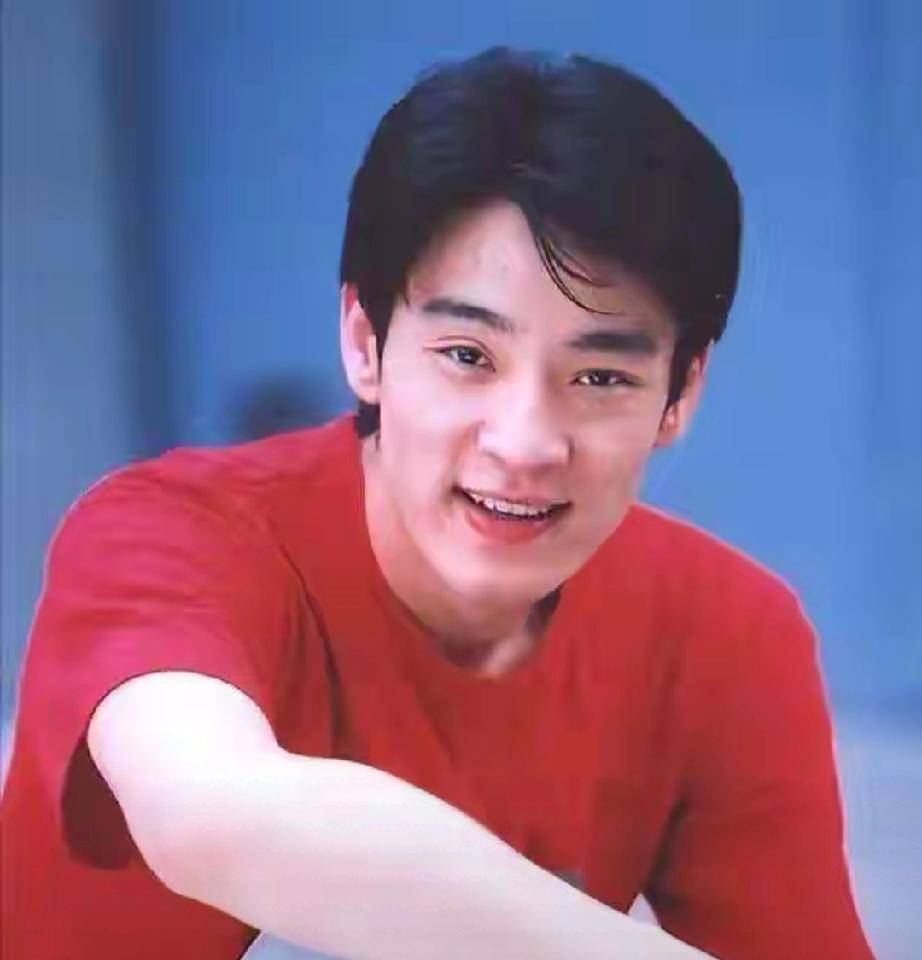 演员李光洁，叔圈实力派，情路却比戏路还精彩！出身矿工家庭的他，从中戏优等生一路打