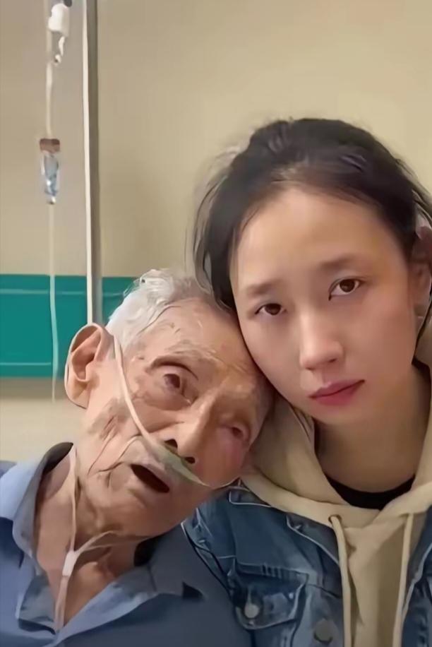 泪奔!父亲遗憾终生，自己患癌症晚期，知道自己时日不多了，把女儿叫到自己跟前说：你