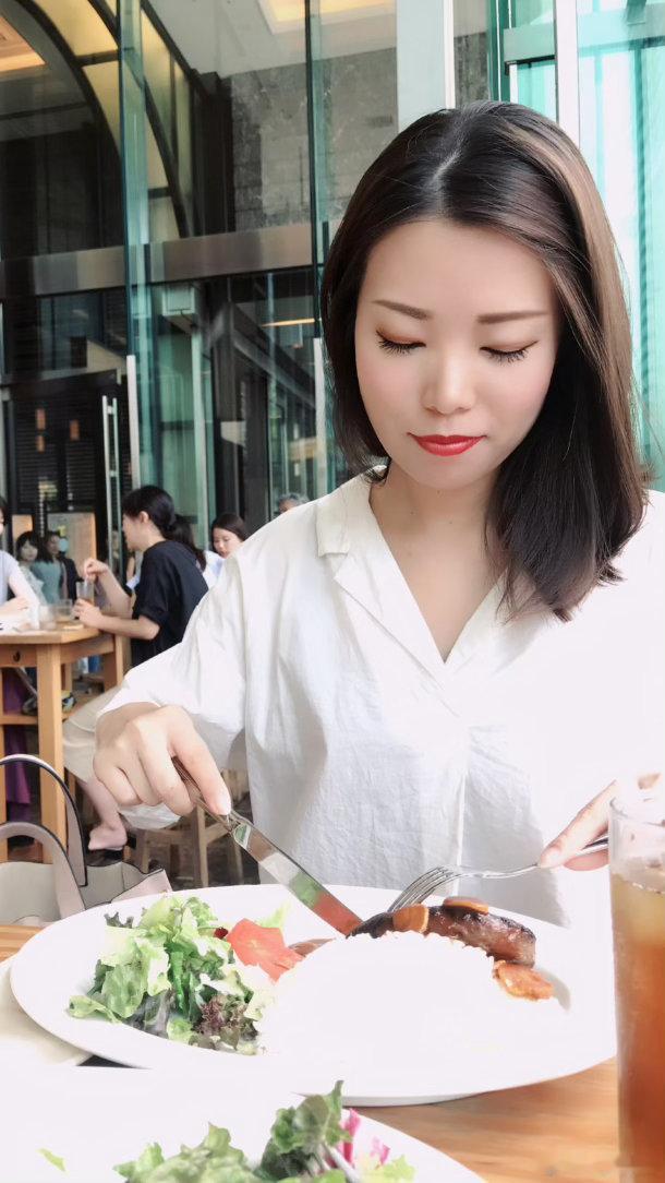 【搬运】2018年08月03日午餐我们找吃的不是挑食物而是挑环境特意去东京电车站