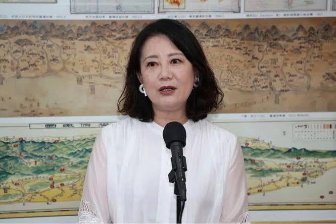 一句“不要政治”，不该成为把一个大一新生推上网暴靶台的理由。

《联合报》8月3