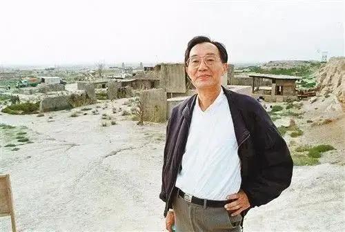 一九五七年第一期和第二期《延河》杂志上，都利登了张贤亮的诗。第一期的诗是“夜”，