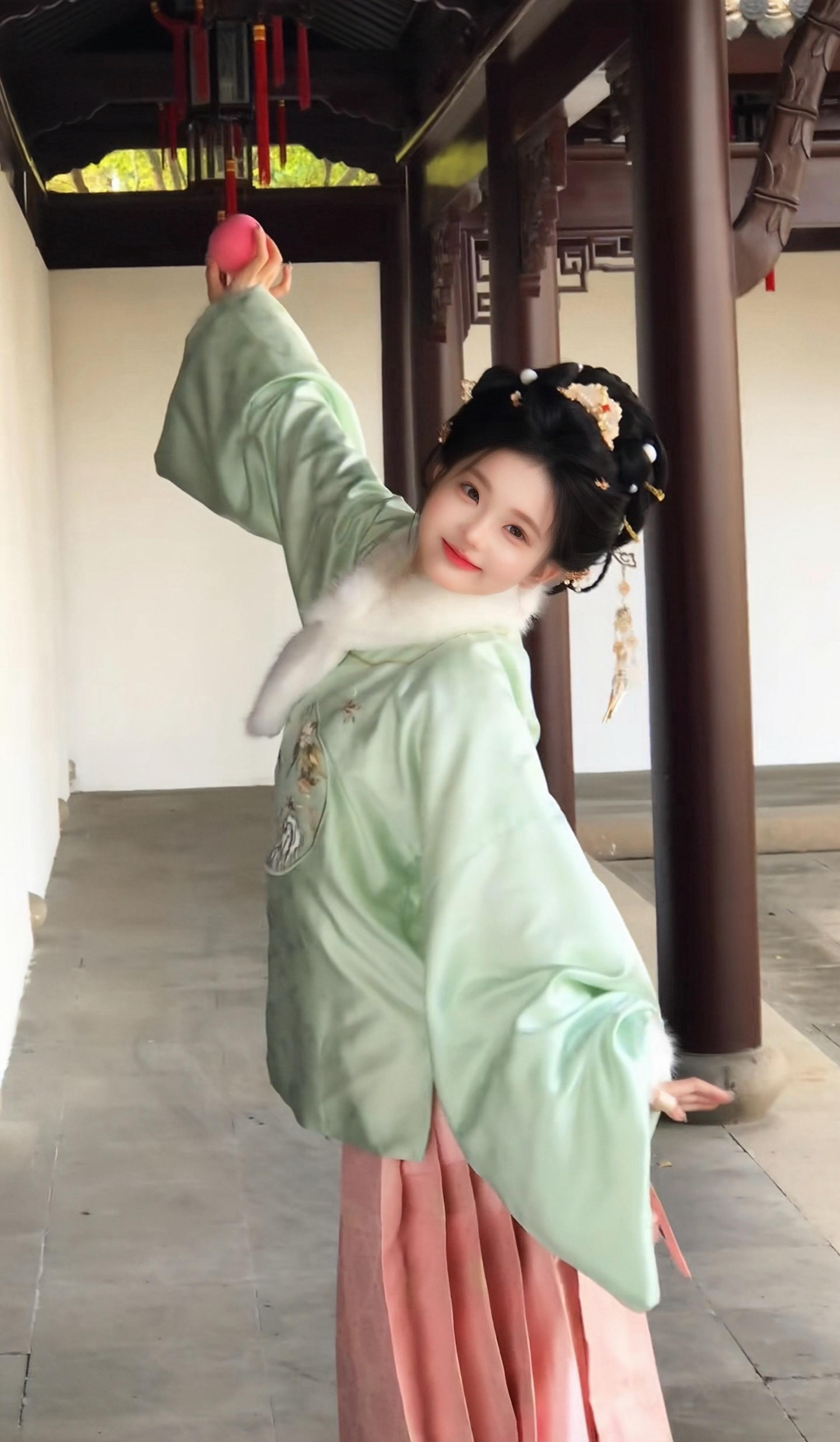 就跟我一起出去玩嘛～