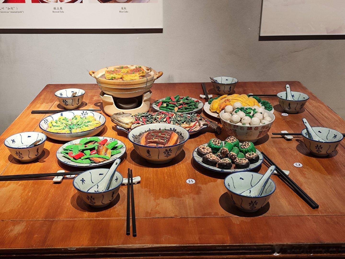 【梅州游】中国客家博物馆，叶选平题写的《客家博物馆》，一进门大大的“亻厓”字，就