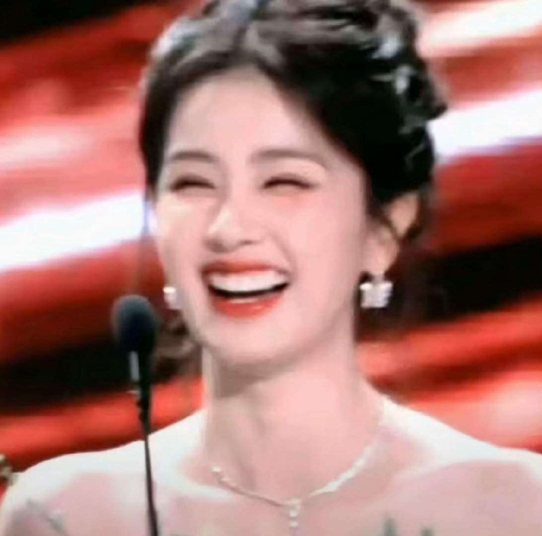 白鹿柳智敏 蛇塑 是这样的 女神穿一次高定就出圈的含量 别闹了白鹿是什么塑都不如