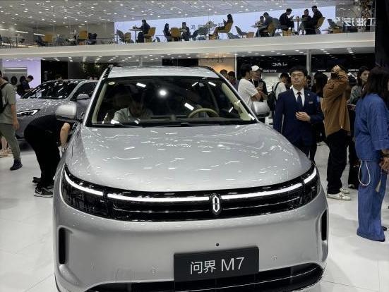 这次在广州车展上我的目光被问界新M7深深吸引！据我了解，这车其实从上市到现在销量