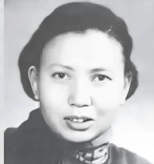 1941年，朱凡被俘，日军见寻常酷刑没用，就把她带到湖边，将她的双腿分别绑在两艘