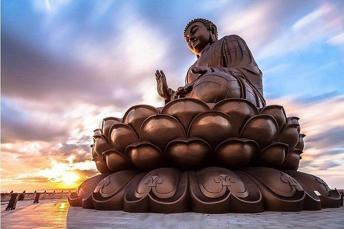 属相不合婚的化解之法1、“从来白马怕青牛”。属马与属牛的是“丑午相害”，化解的办