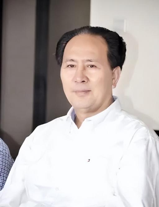 “您长得真像毛主席！”1994年，河南法官许国寅有一次坐出租车，司机一回头，看到