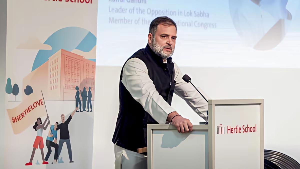 ​印度最大在野党国大党党首拉胡尔·甘地，正在抹黑中国，他将事实不断地歪曲，甚至声