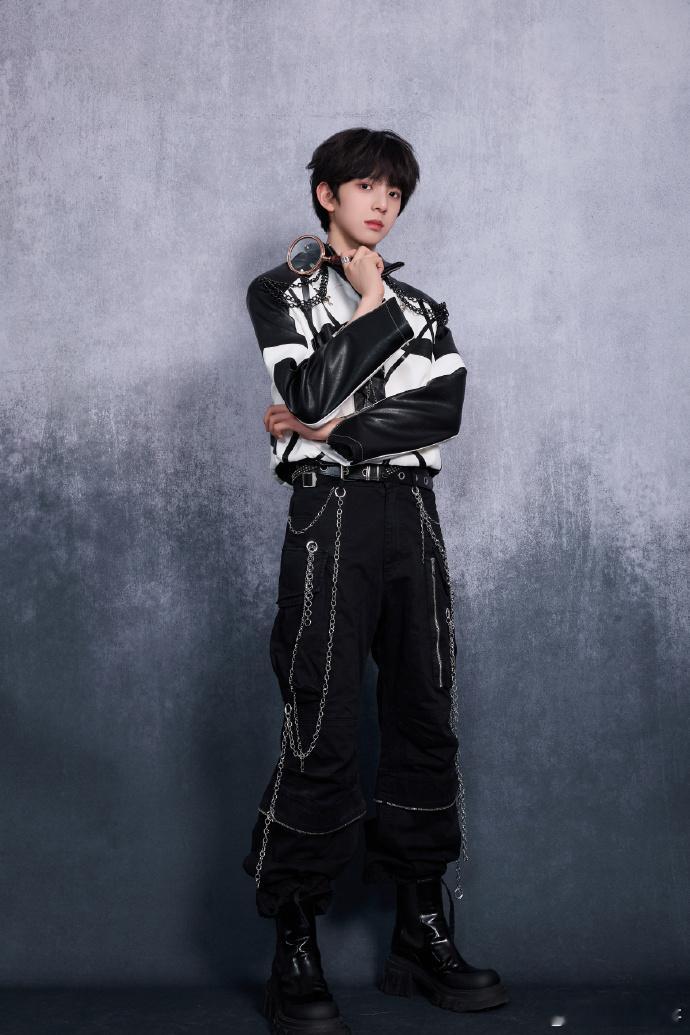 荣耀之战TF家族四代练习生公式照 