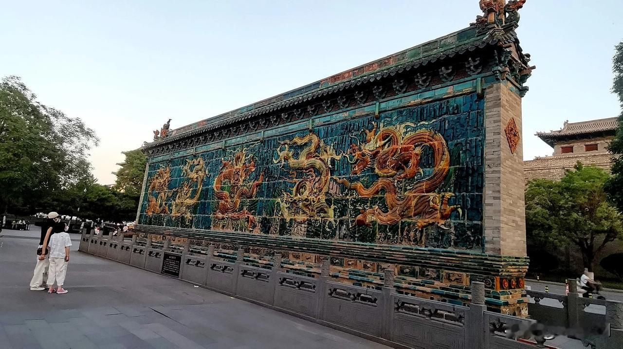 （首发原创）
大同除了著名的九龙🐉壁   
还有一个五龙🐉壁  