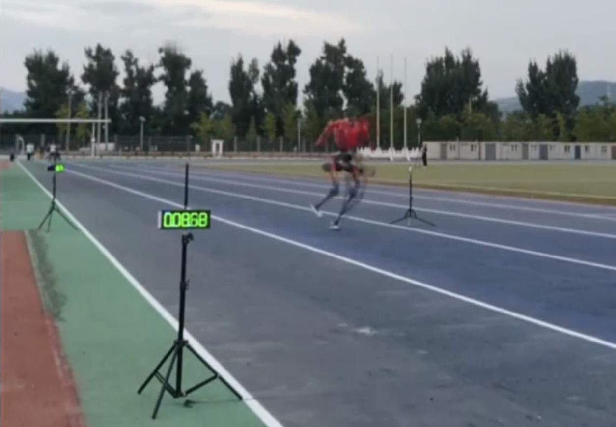 9.58 vs 9.32——0.26秒的差距，人类花了13年没打破，机器人第一次