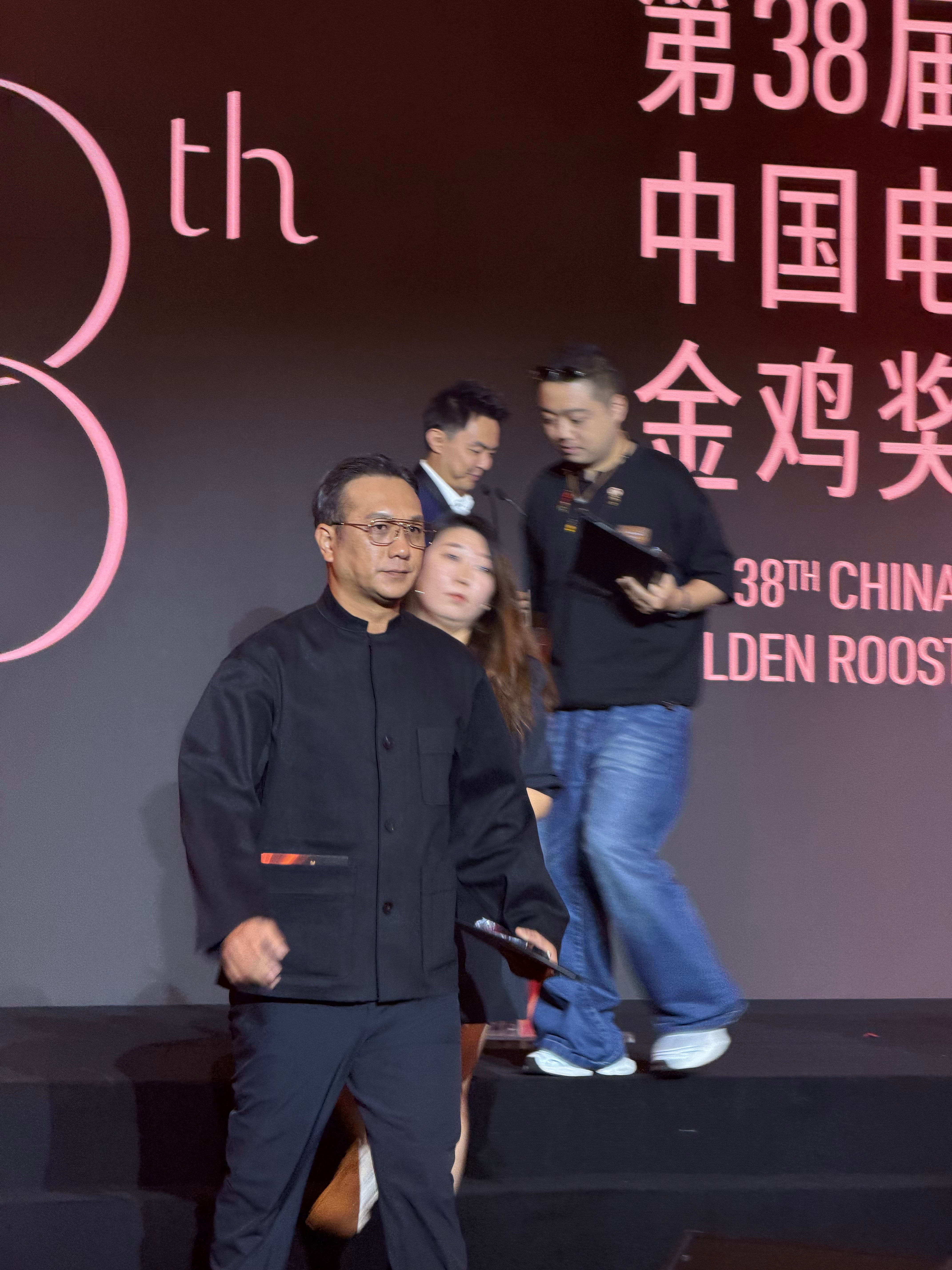 黄觉好帅哦！！（没想到今年的金鸡手机电影计划除了野生创作者以外还有大咖～🐮🍻