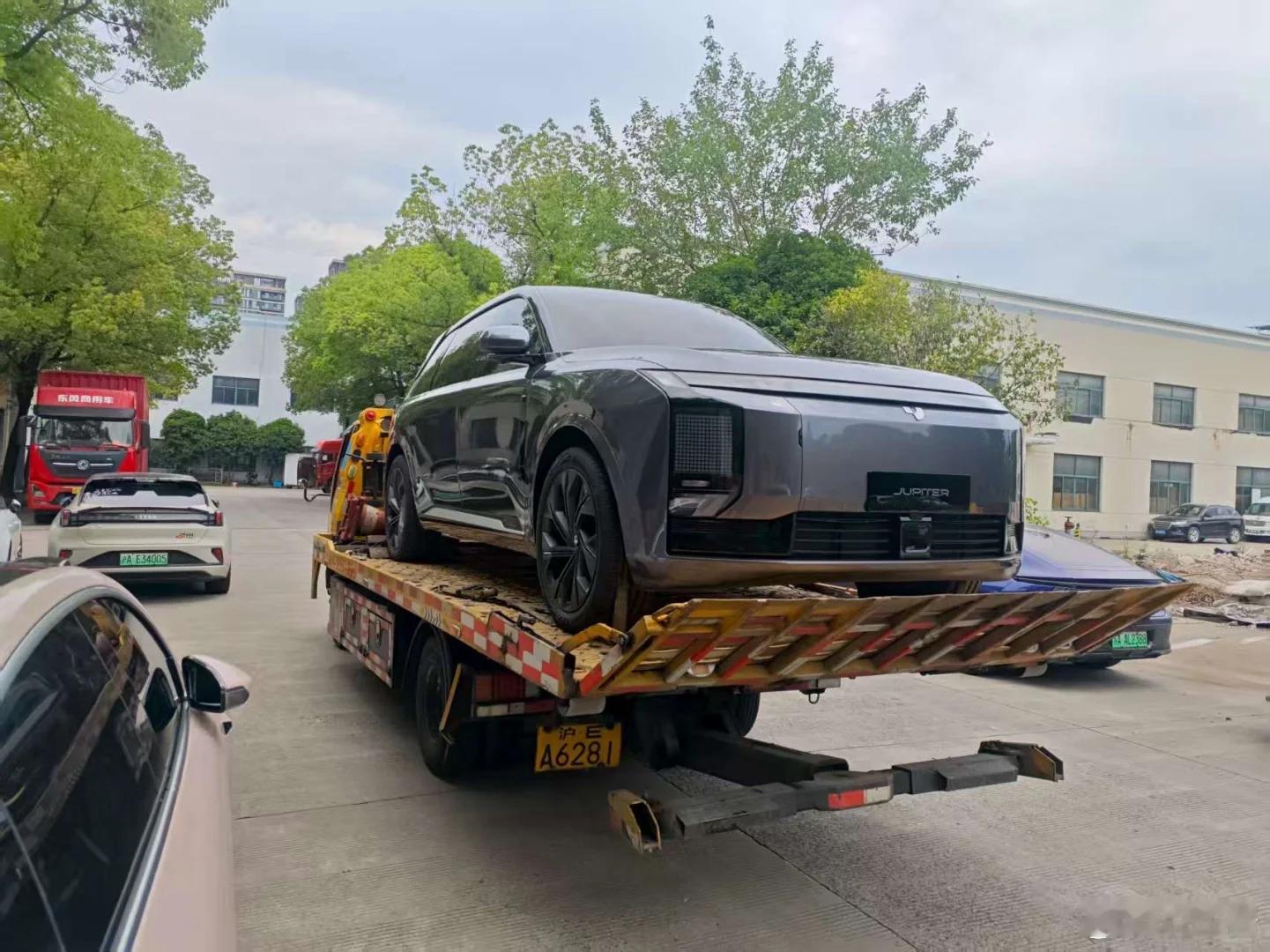 胎死腹中的极越SUV，本应该在07猎装之后推出的……大家觉得这个造型，如果出了的