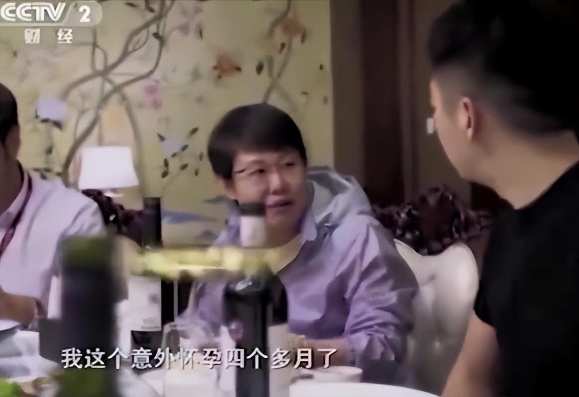 2016年，刘强东在接受央视采访时，一旁的副总杜爽忽然开口：“我怀孕了！”可是接