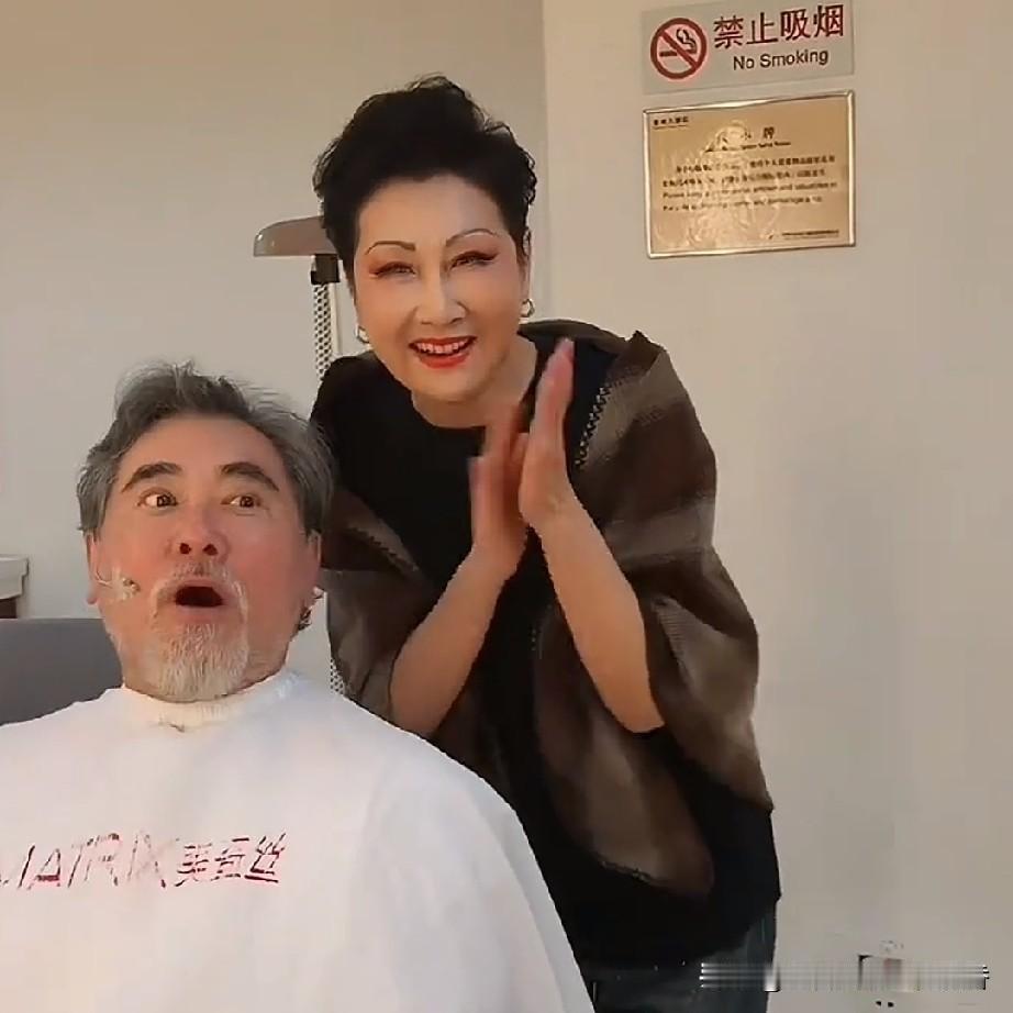 演员张凯丽在个人社交平台公布了近期工作动态，她参演的话剧《鳄鱼》正处于紧张的巡演