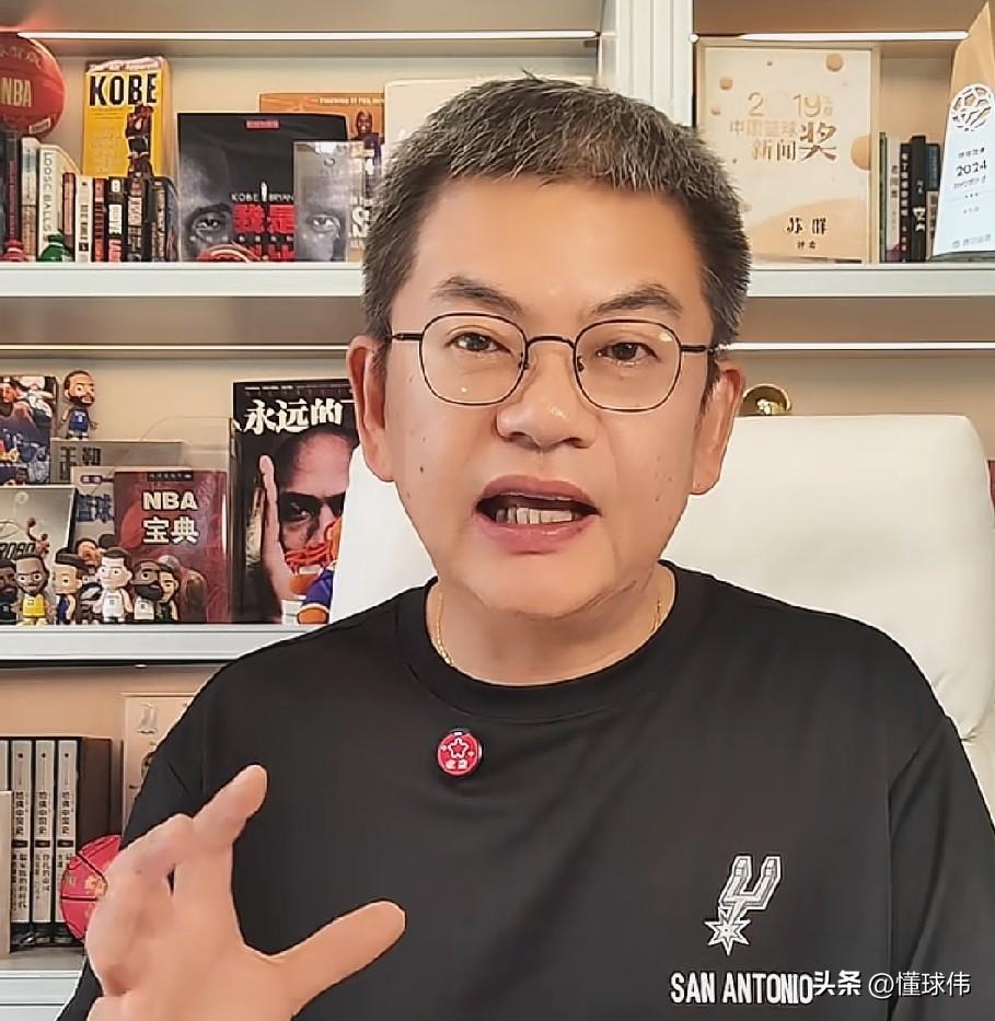 苏群谈文班亚马：

“文班亚马跟马刺提前续约了，5年合同是2.52亿，少拿了50
