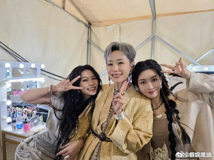 李晟[超话]李晟给团队做了小卡乘风2025李晟姐姐不仅有实力，更有一颗暖心的心，