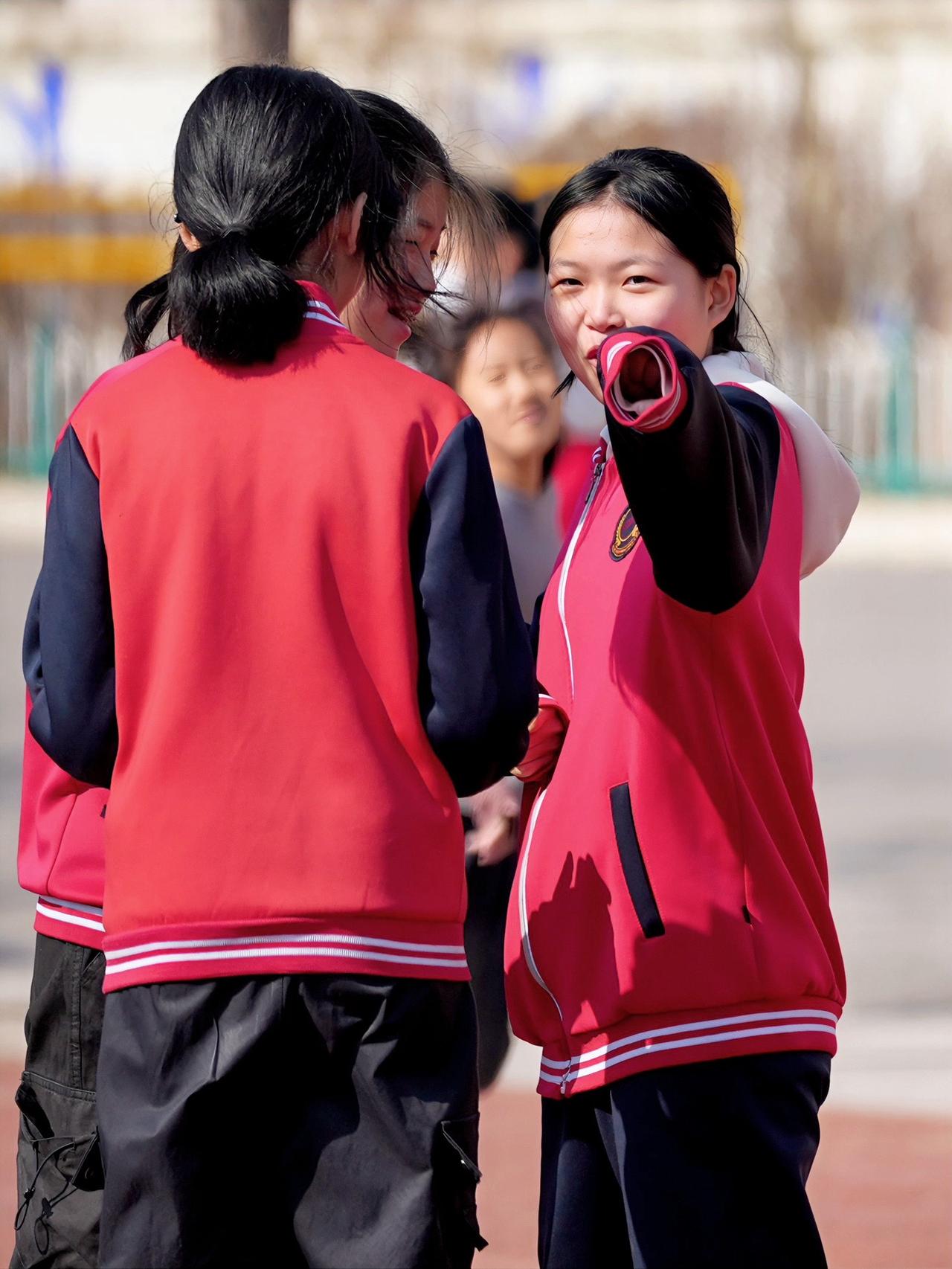 孩子们的笑容 校服女孩 童真笑容 记录校园生活