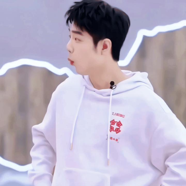 夫夫的小动作，同化好严重！好在战哥最后一个动作及时刹车了[笑cry][笑cry]