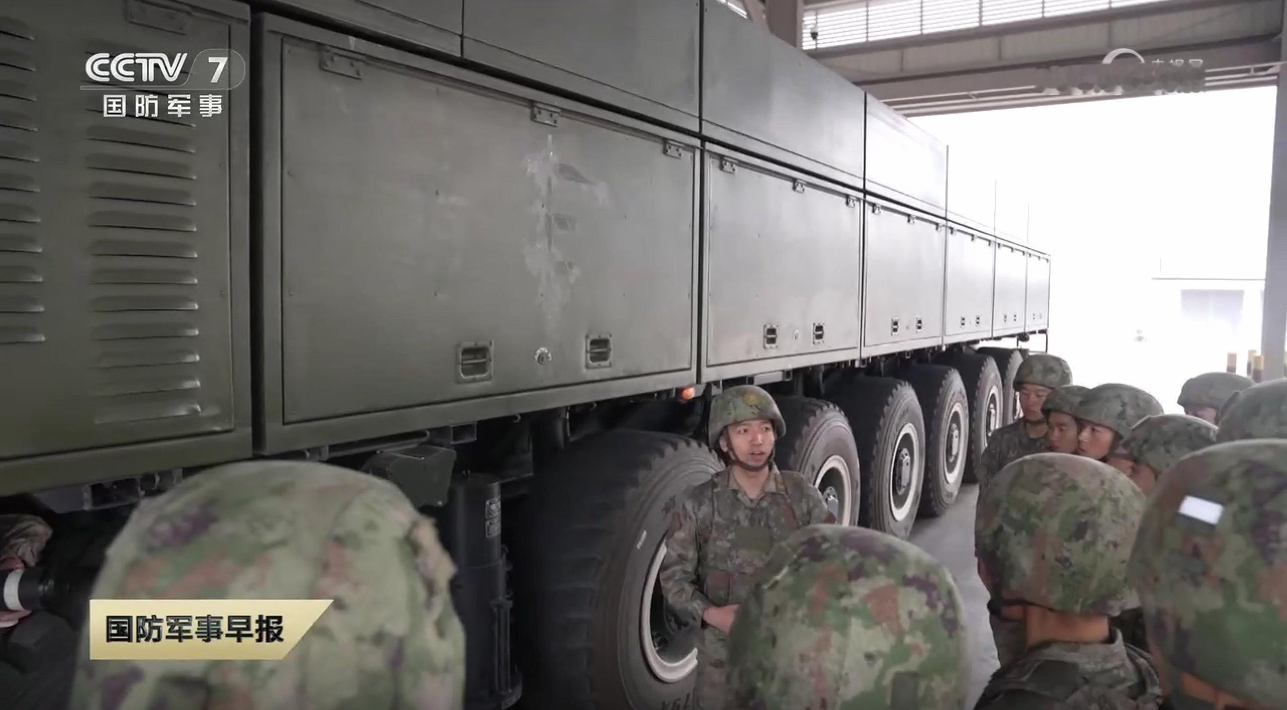 昨晚来自粗长直的问候大家都看到了吧把这辆车的迷彩服扒了，里头是酱紫滴烽火问鼎计划