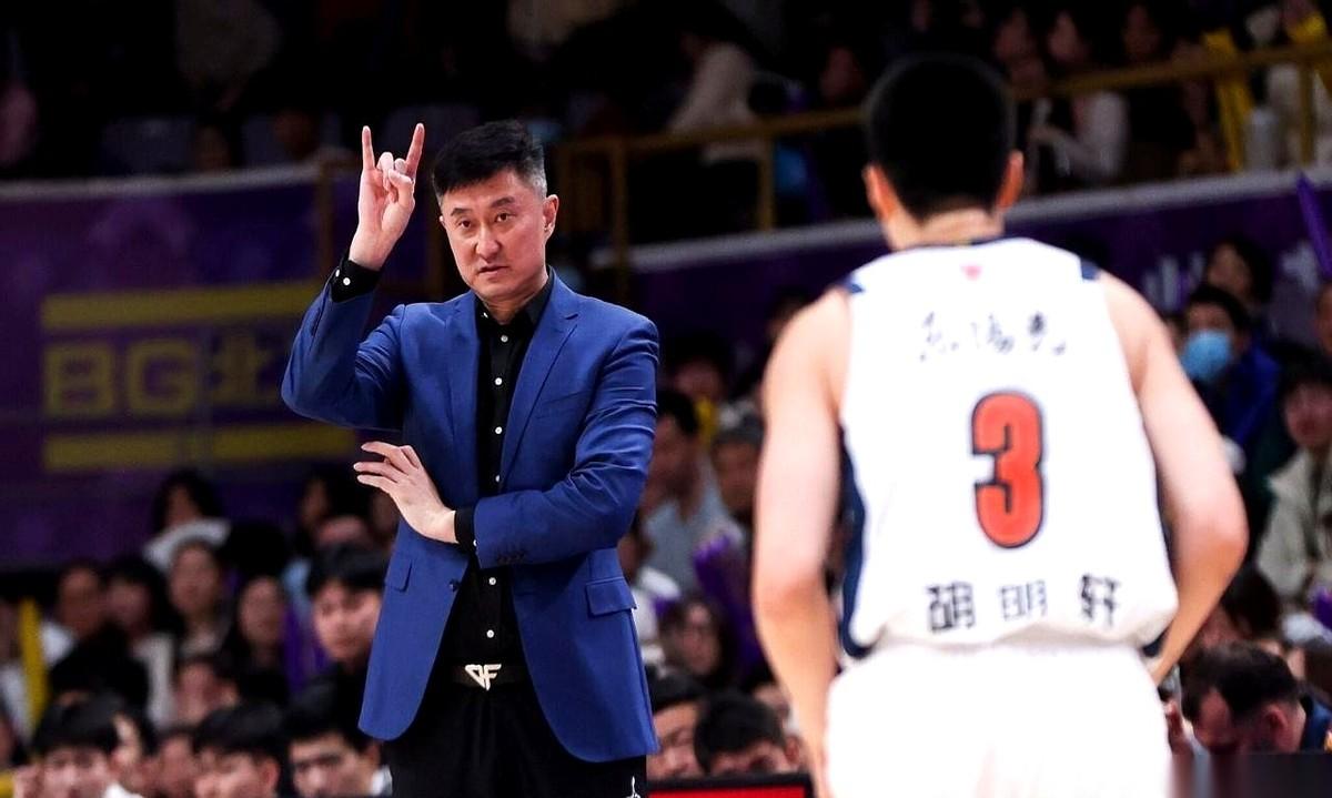 广东队季后赛这球，真就没法打了？
常规赛末尾三连败，一盆冷水浇在每个球迷头上。现