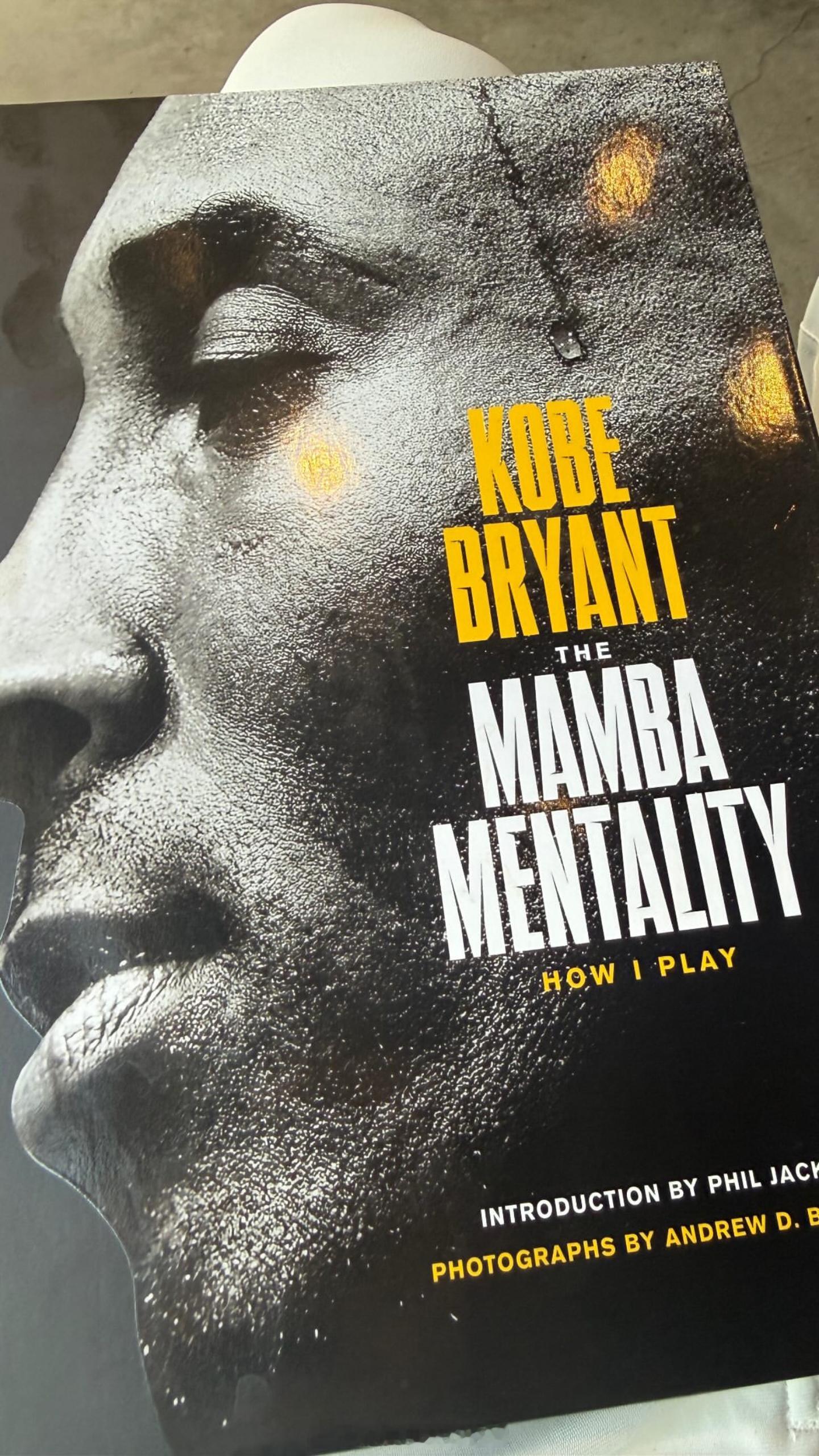 休time博格丹带着毛孩子在曼哈顿海滩散步🐩🚶🏻♂️ 