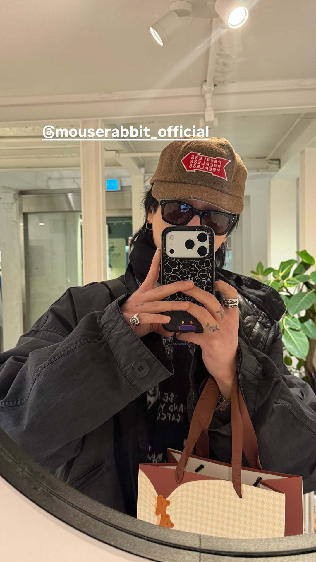 “CB百蓝_。260216金钟云 ins story更新： 