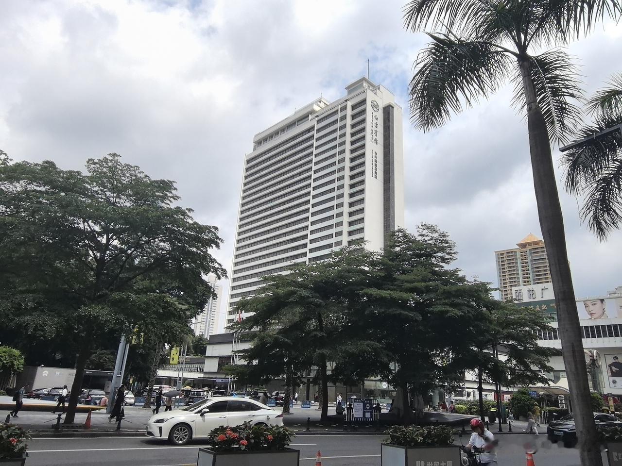 发小相约西餐厅
浪漫聚餐推荐
我们一起长大的四发小曾经因为结婚生子各奔东西，走散