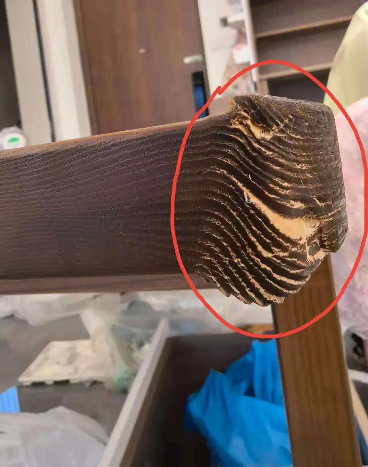 湖南乡下的一位刘大叔家里，因为儿子即将要结婚了，所以他家里又另外建了一栋新房子，